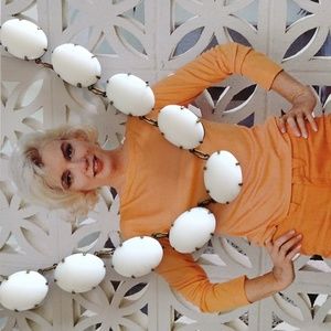 Milk Glass Oval Link Bronze-Tone Metal Necklace Vintage